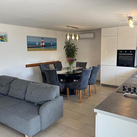 Apartment Verica In Duce - 20 Meters From The Beach Dugi Rat Kültér fotó