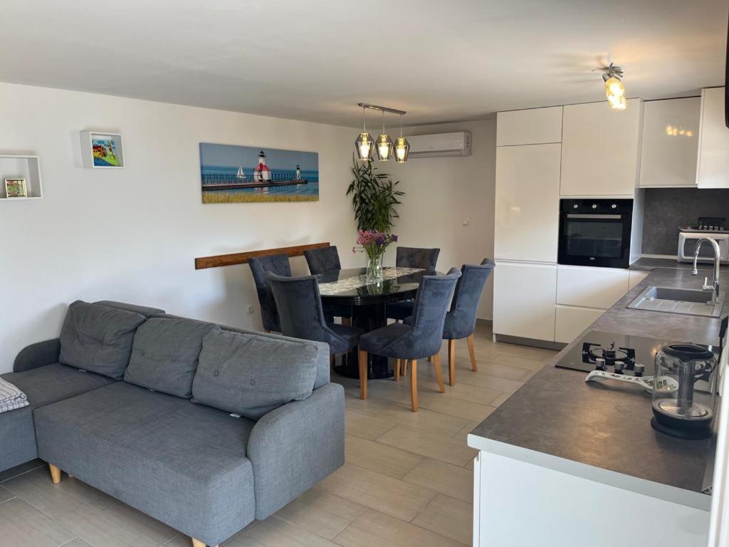 Apartment Verica In Duce - 20 Meters From The Beach Dugi Rat Kültér fotó
