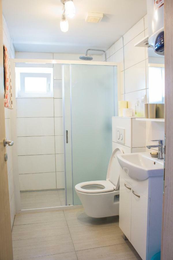 Apartment Verica In Duce - 20 Meters From The Beach Dugi Rat Kültér fotó
