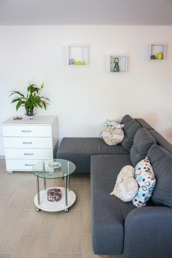 Apartment Verica In Duce - 20 Meters From The Beach Dugi Rat Kültér fotó